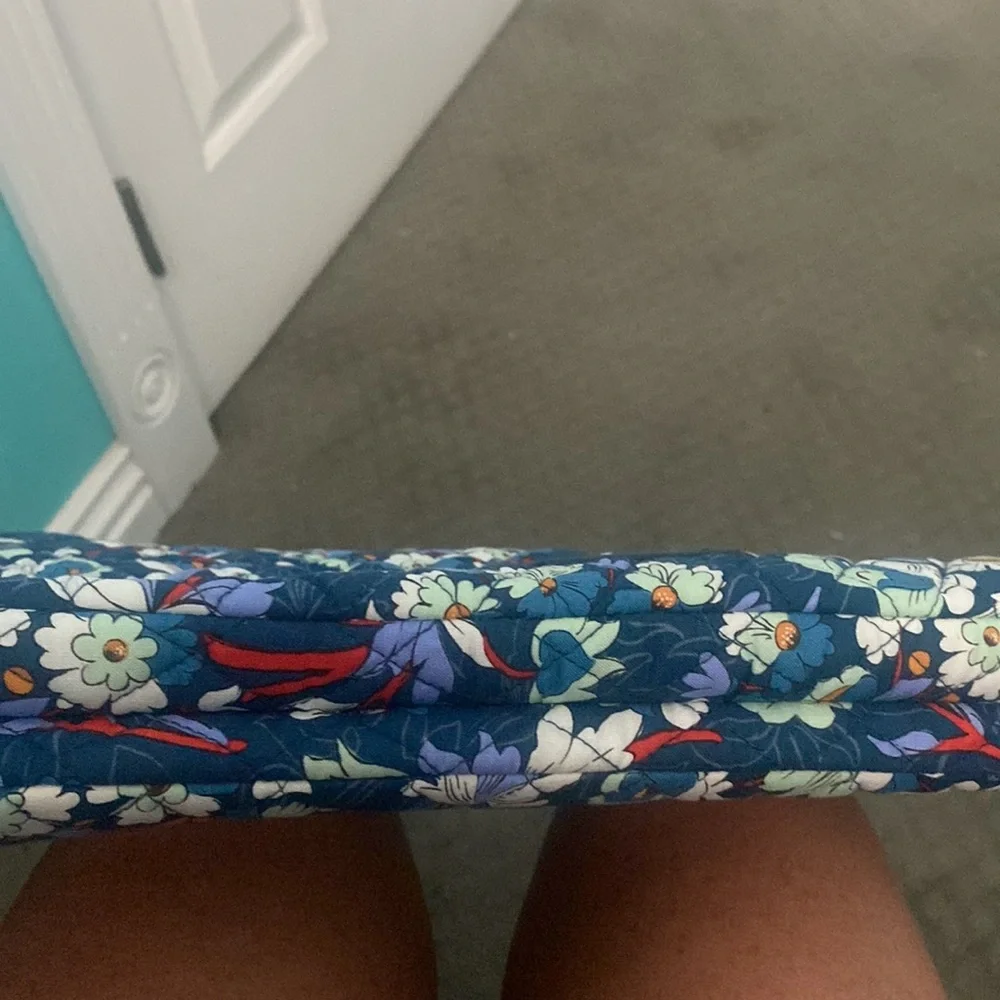 🆕💙Vera Bradley Laptop Workstation Crossbody “Floral Bursts”